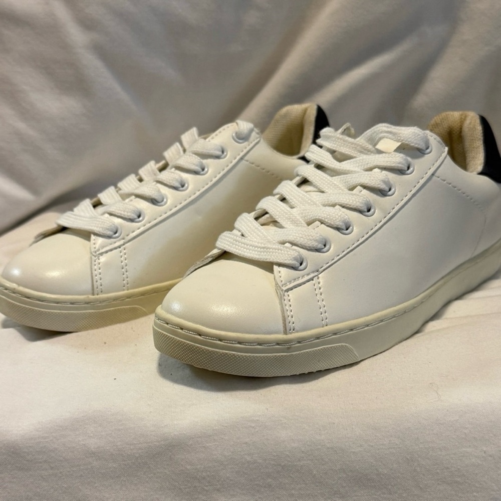 Lucky Brand Kids white sneakers